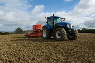 Wpłacił zaliczkę za traktor, sprzedawca zniknął. Policja ostrzega