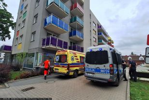 5-latka wypadła z balkonu. Ojciec usłyszał zarzuty