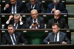 Blok głosowań w Sejmie. Kaczyński nieobecny