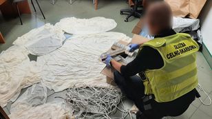 Balony z tajemniczymi pakunkami w Iwkowej. Wiadomo, co było w środku