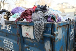 Zmiany w wyrzucaniu tekstyliów. Nowe kontenery i worki w wielu gminach