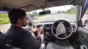 Zbudowali autonomiczny samochód. Pierwszy test zakończył się kraksą z policją