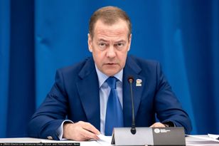 Miedwiediew straszy. Zagroził użyciem bomby atomowej