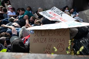 Awantura przy eksmisji w Poznaniu. Policja spisała ponad 60 osób
