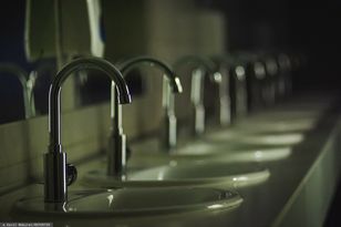 Z kranów płynie zielona ciecz. Mieszkańcy Lublina w szoku