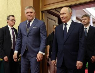 Fico wybiera się na paradę do Moskwy. Sąsiad wyciąga do niego rękę