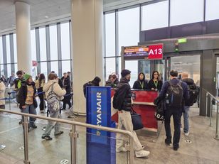 Problemy lotów w Bergamo i Grecji: tysiące uwięzionych