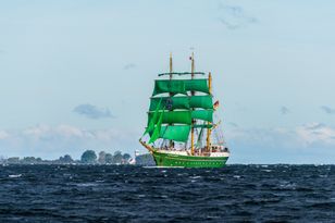 Zielony żaglowiec Alexander von Humboldt II zacumował w Gdyni