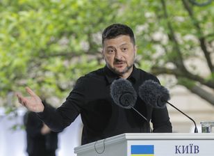 Zełenski w Ankarze: NATO musi wzmocnić obronę powietrzną Ukrainy