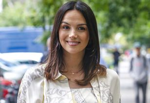 Paulina Krupińska hosts "Dzień Dobry TVN" in a pink polka-dot dress