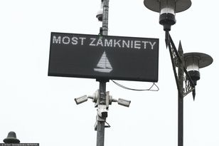 Most nie wytrzymał upałów. Awaria przeprawy na Mazurach