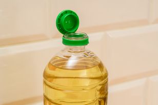 Gdzie wyrzucić pustą butelkę po oleju? Oto odpowiedź