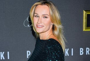 Kamila Boś from "Farmer Seeks Wife" wears trendy mini skirt on Warsaw trip