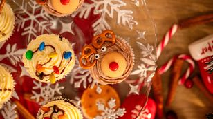 Babeczki reniferki i słodkie bałwanki. TOP5 słodkości nie tylko na mikołajki