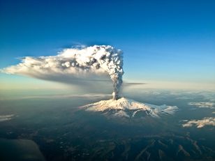 Etna emituje więcej dwutlenku węgla niż cała Unia? To fałszywy przekaz