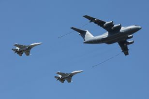 Amerykanie przerzucają kolejne siły. Przelot w ukryciu przed radarami