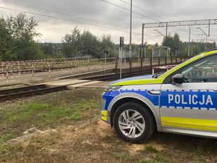 Auto wjechało pod pociąg. Tragedia pod Wieluniem