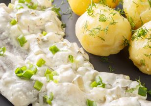 Śledzie z cebulką pójdą w odstawkę. Podobny, ale jeszcze lepszy smak da inne warzywo