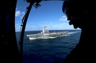 Francuski lotniskowiec wpływa na Atlantyk. Oto powód