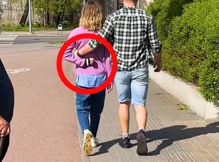 Trzy gesty jedną dłonią — dyskretny sygnał ofiary przemocy domowej