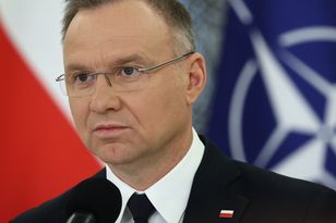 Duda odpowiada Tuskowi: Zarzuty o lobbying w Agencji Uzbrojenia to „ponury żart"