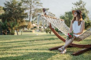 How to set up a cool outdoor relaxation zone for hot summers