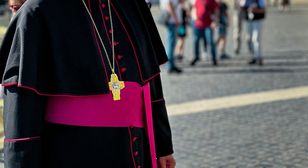 Czy zareagował za późno? Z opóźnieniem ruszy proces biskupa w Tarnowie