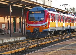 O krok od tragedii w Gnieźnie. Dwa pociągi osobowe na jednym torze