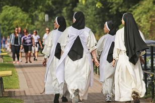 Maryjność jako "złota klatka" dla kobiecości?