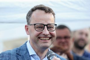 Azyl zatwierdzony. Romanowski może się przemieszczać