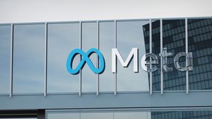 Meta sued: AI allegedly targeted workers on parental and sick leave for layoffs