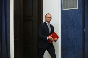 Nawrocki backs continued Ukraine support, contradicting Czarnek's stance