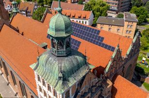 Ksiądz dostał mandat za fotowoltaikę na kościele. Trwa spór w Gdańsku