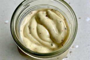 Dorzucam do domowego majonezu. Goście wyjadają go łyżkami