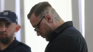 Wdowa i matka zmarłego 37-latka wyznały, że zdewastowano jego grób. Zachowanie bliskich Żaka było oburzające: "ŚMIALI SIĘ"