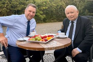 Czarnek z Kaczyńskim przy owocach. "I tyle z konfliktu"