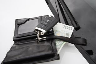 Kupił auto z salonu. Było używane. Teraz mówi o przestępstwie