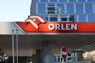 Zarzuty dla byłej prezes fundacji Orlenu. W tle referendum PiS