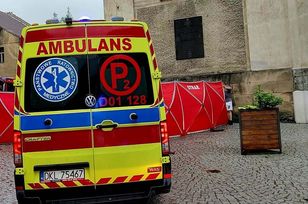 Wjechał na chodnik i potrącił pieszych. Media: zginął 12-latek