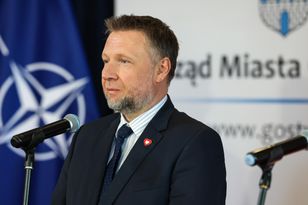 Szef MSWiA o pożarze lasu. "Najbliższe godziny kluczowe"