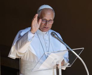 Papież Leon XIII modli się za polskich pielgrzymów po wypadku autokaru na Węgrzech