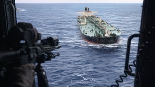 USA przejęły kontrolę nad tankowcem z "floty cieni". Nagranie z operacji