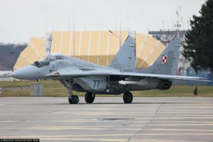 Polskie myśliwce w powietrzu. Zamknięto dwa lotniska