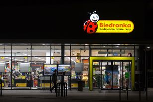 Poszli o 00:45 do Biedronki. Sprawdzili, co działo się w sklepie