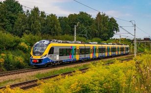 Pociąg utknął w szczerym polu. Pasażerowie mdleli z przegrzania