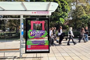 Żabka z niestandardową kampanią OOH. Puste ramy pojawiły się na przystankach