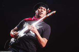 Tom Morello odwołuje koncerty. Wszystko przez 102-letnią mamę