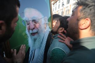 Iran po śmierci Chameneiego. Rozpoczyna się proces przekazania władzy