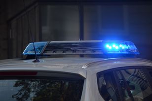 Wypadek w Krakowie: Młody mężczyzna walczy o życie
