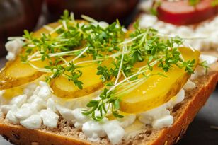 Do czego można dodawać rzeżuchę? Niektórzy traktują ją tylko jak ozdobę stołu, a to błąd